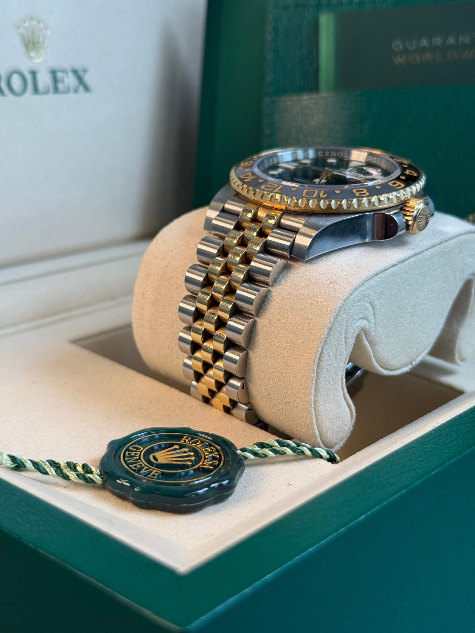 Rolex GMT-Master II Zombie 126713GRNR in staal en geel goud met grijs-zwarte bezel